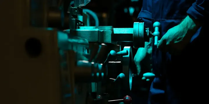 Factory specialist using an applied AI solution